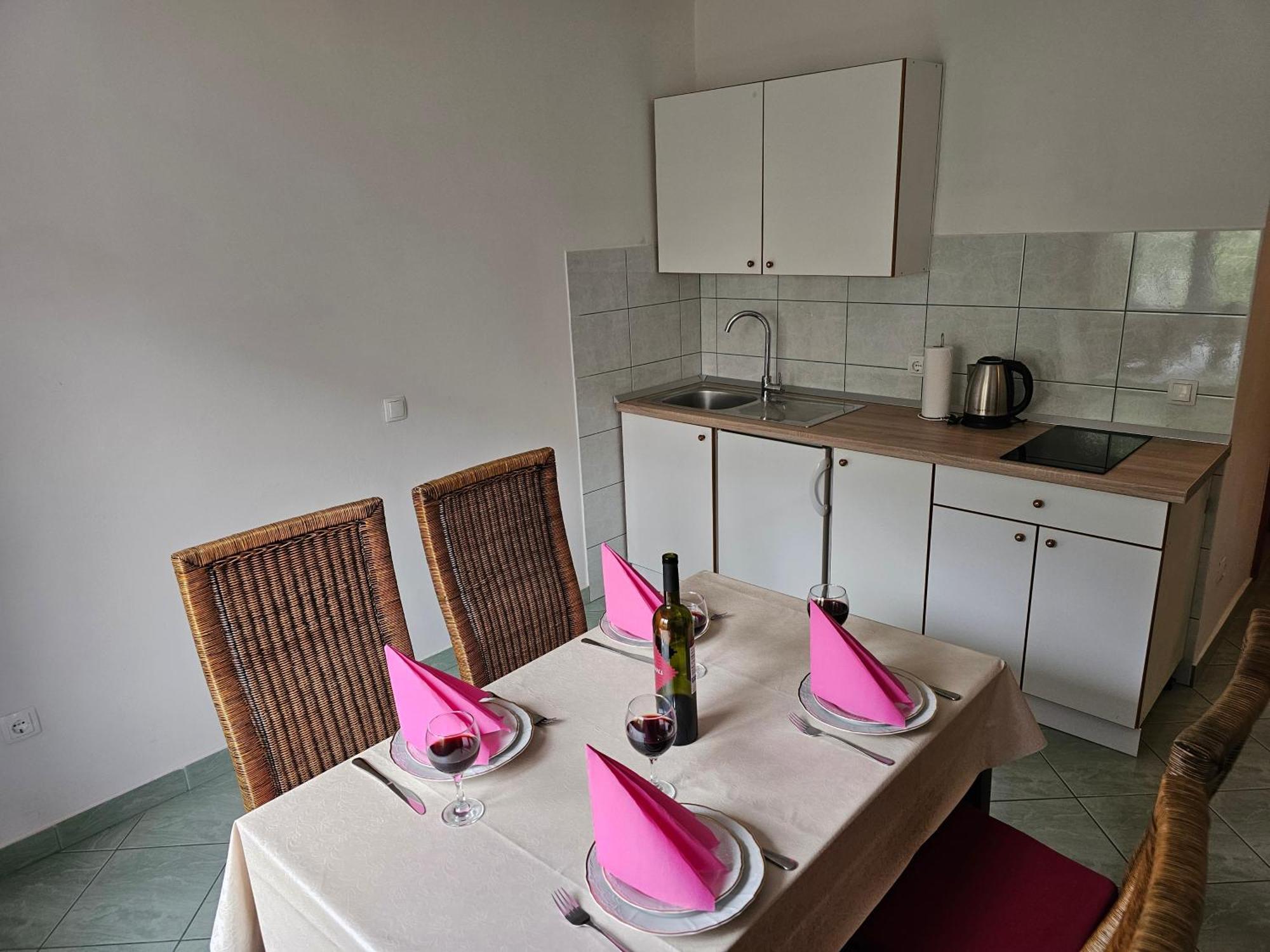 Apartments Kovac マカルスカ 部屋 写真