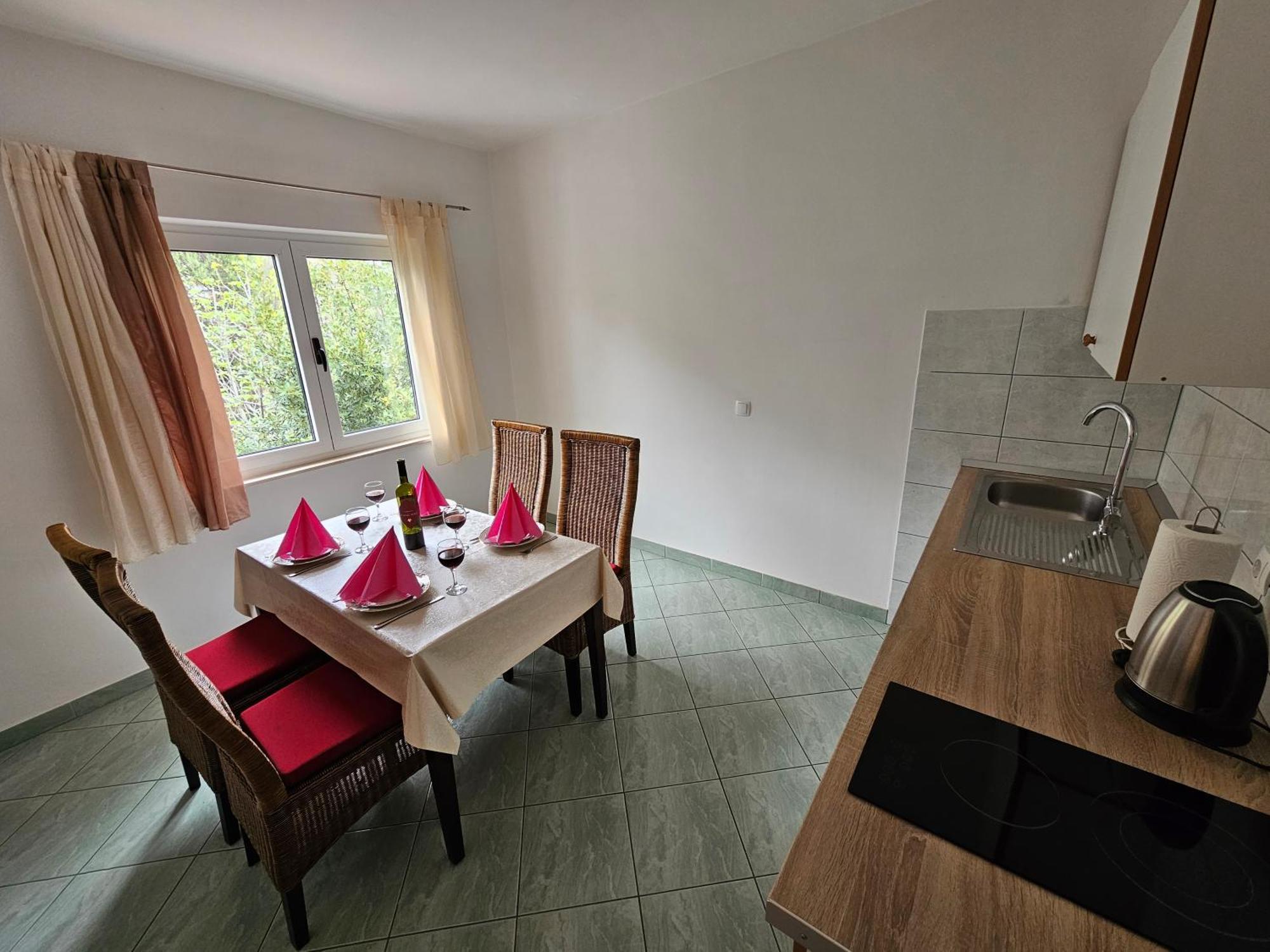 Apartments Kovac マカルスカ 部屋 写真