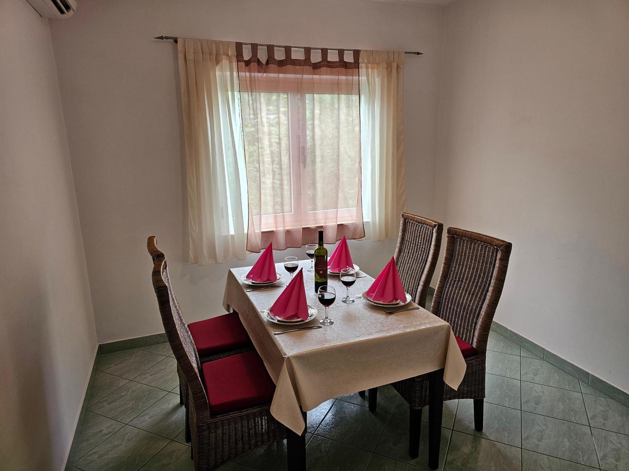 Apartments Kovac マカルスカ 部屋 写真