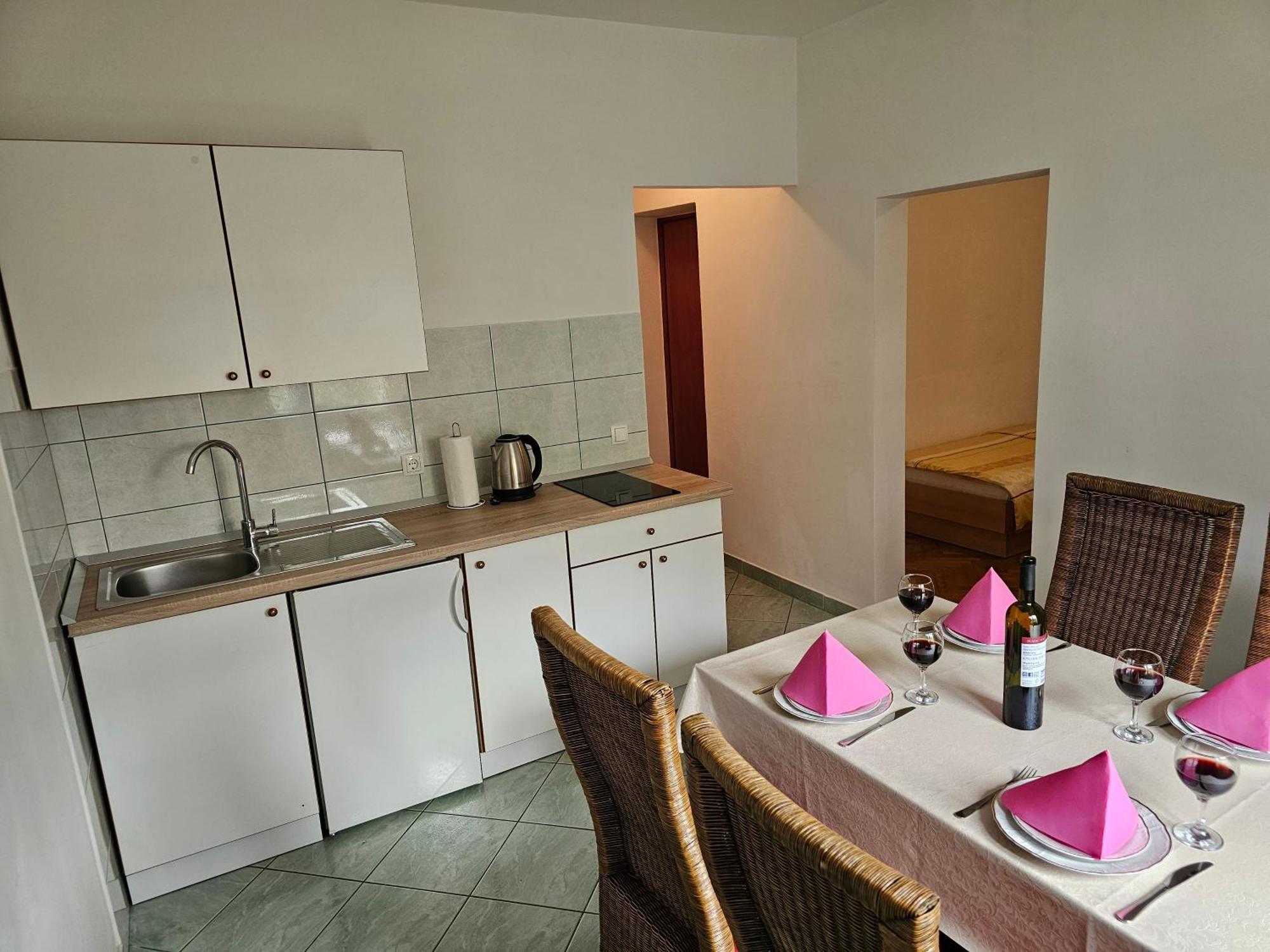 Apartments Kovac マカルスカ 部屋 写真